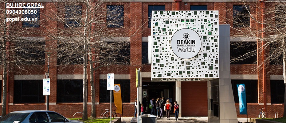 DEAKIN COLLEGE